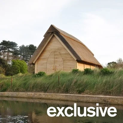 Suffolk's Alde Boathouse: A Striking Blend of Tradition and Functionality