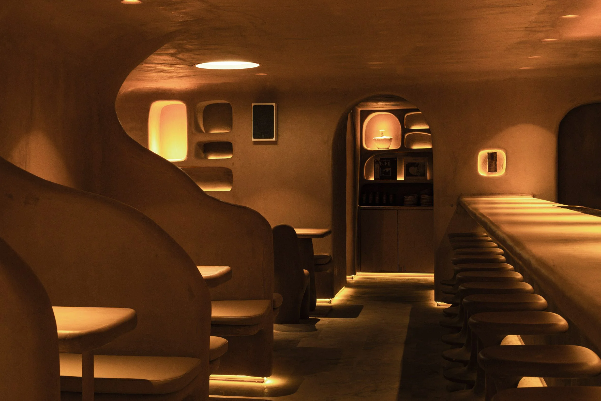 Divided banquettes with sculptural elements