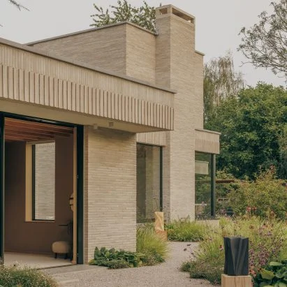Mid-Century Design Principles Define Skylark Home in Shropshire